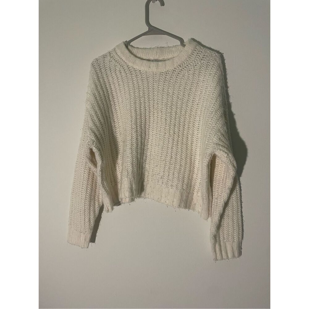American Eagle Medium Women’s White Cable Knit Crew Neck Cardigan